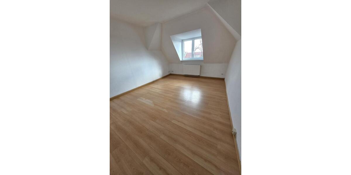 Dachgeschoßwohnung Halle (Saale) Damaschkestraße - 3 Zimmer, 72 m&sup2;, 660&euro; | Angebot:26003583