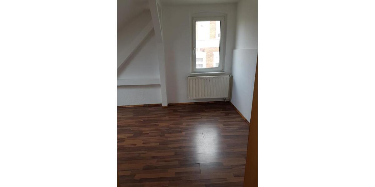 Dachgeschoßwohnung Glauchau - 4 Zimmer, 125 m&sup2;, 575&euro; | Angebot:25790173