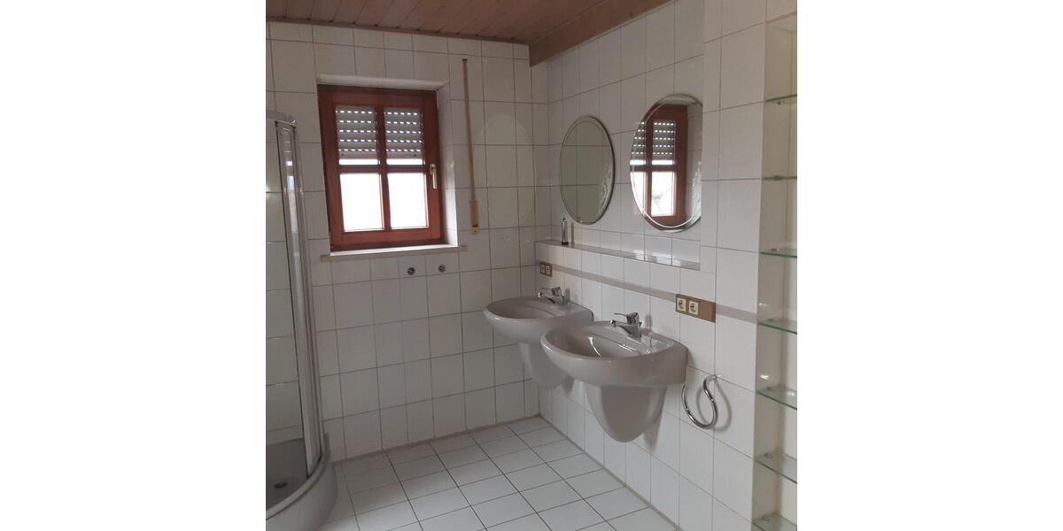 Vermiete 140m² Gallerie-Wohnung Maxhütte-Haidhof 5 zimmer