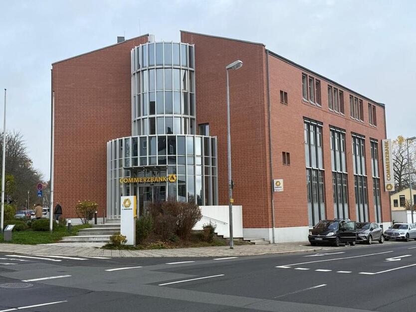 Gewerbefläche in zentraler Lage in Selb - ca. 630 m² auf 2 Etagen (1. + 2. OG) - barrierefrei mit Aufzug - mit Tiefgarage - gute Erreichbarkeit