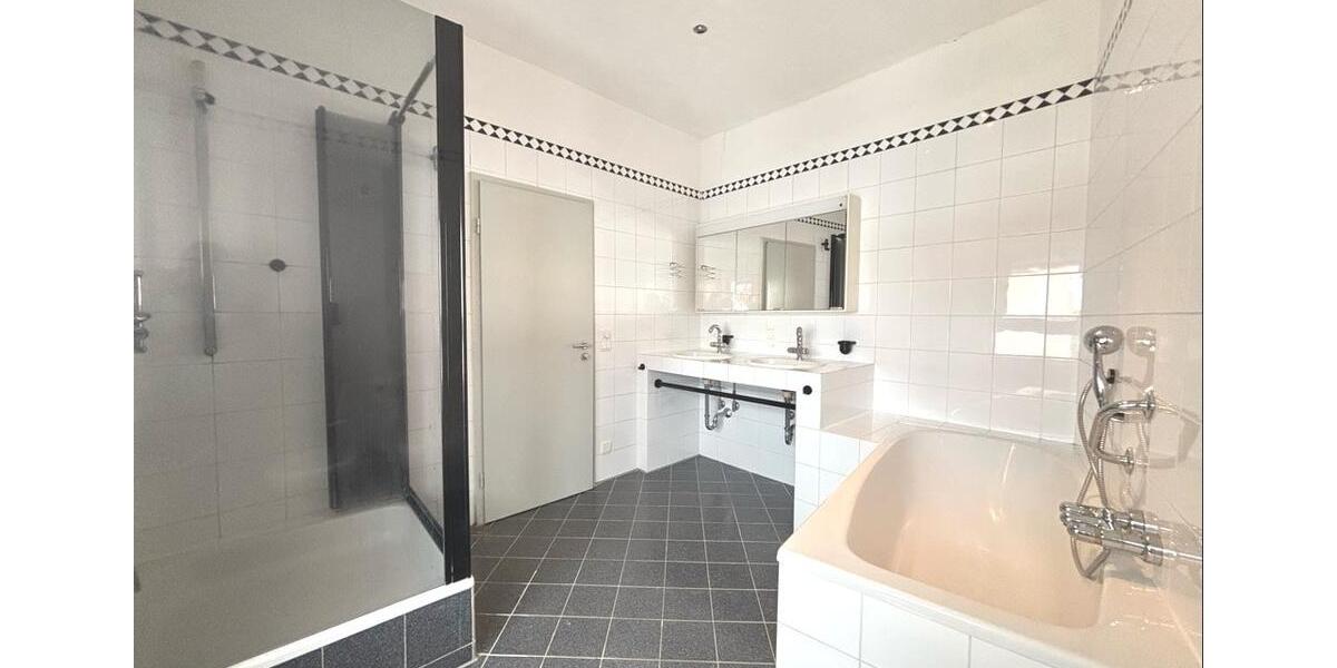 Dachgeschoßwohnung Altdorf bei Nürnberg - 4 Zimmer, 125 m&sup2;, 1.175&euro; | Angebot:24813547