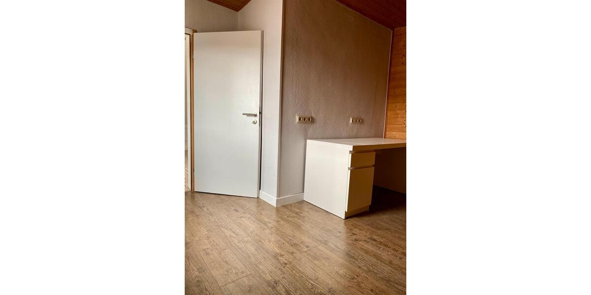 Dachgeschoßwohnung Hargesheim - 3 Zimmer, 75 m&sup2;, 830&euro; | Angebot:26041431