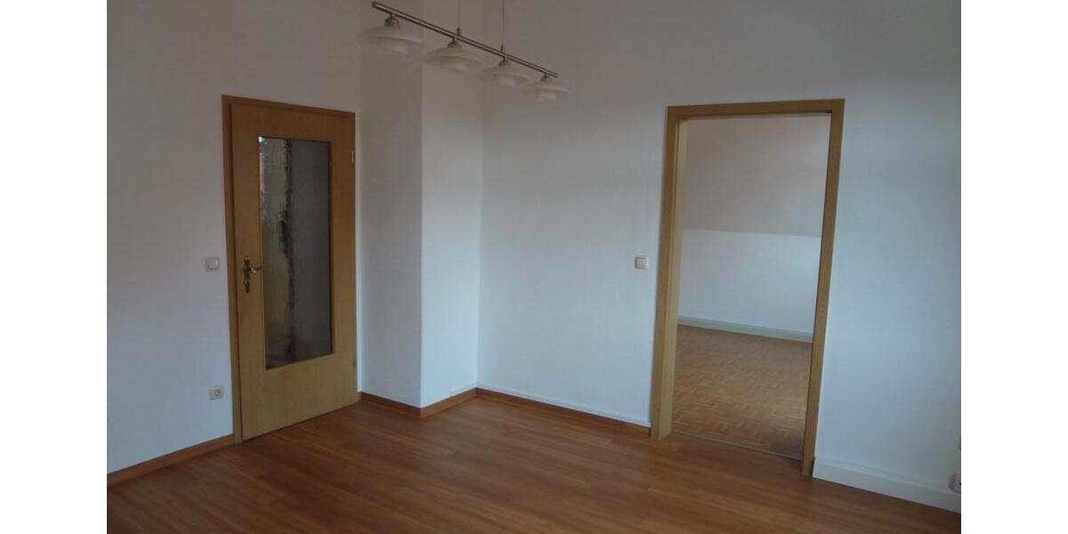Dachgeschoßwohnung Zwickau - 2 Zimmer, 51 m&sup2;, 300&euro; | Angebot:26455406