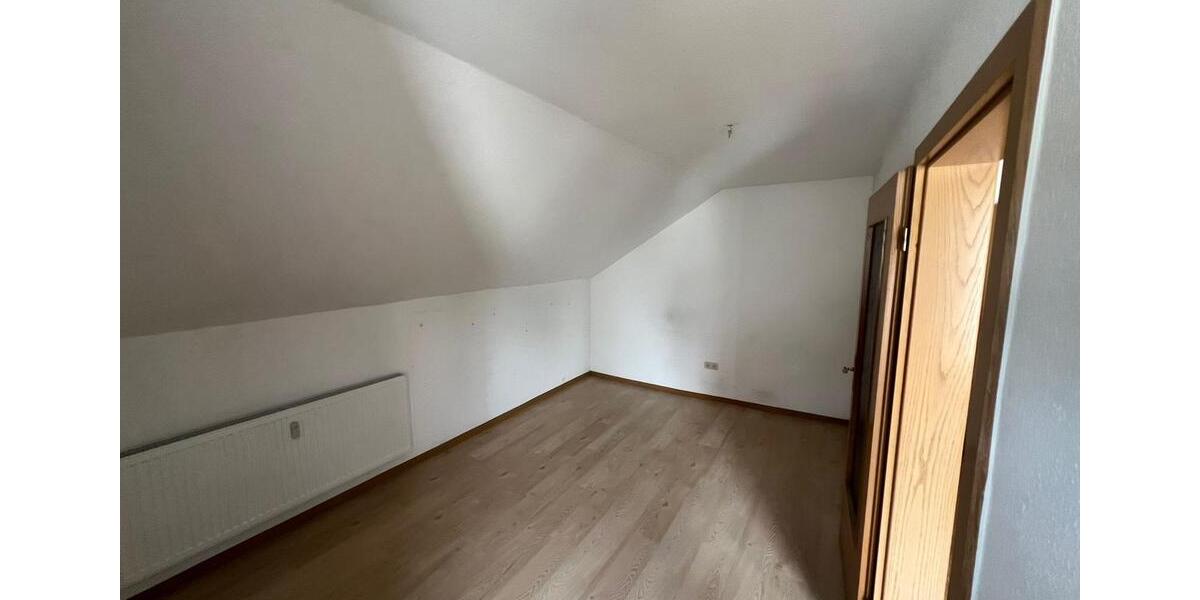 Dachgeschoßwohnung Bad Wildungen - 5 Zimmer, 110 m&sup2;, 800&euro; | Angebot:26619440