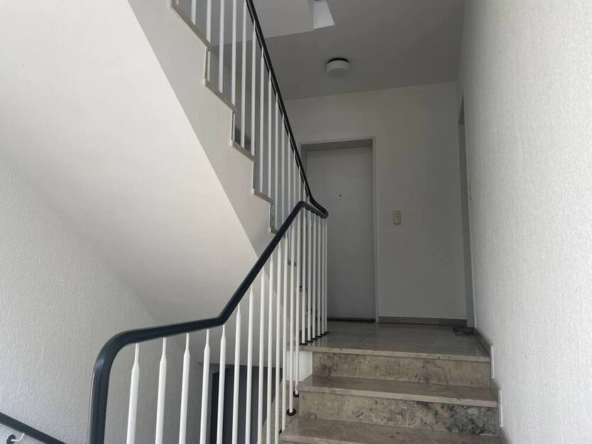 Gemütliche Dachgeschoßwohnung mit Balkon und Carport Stellplatz