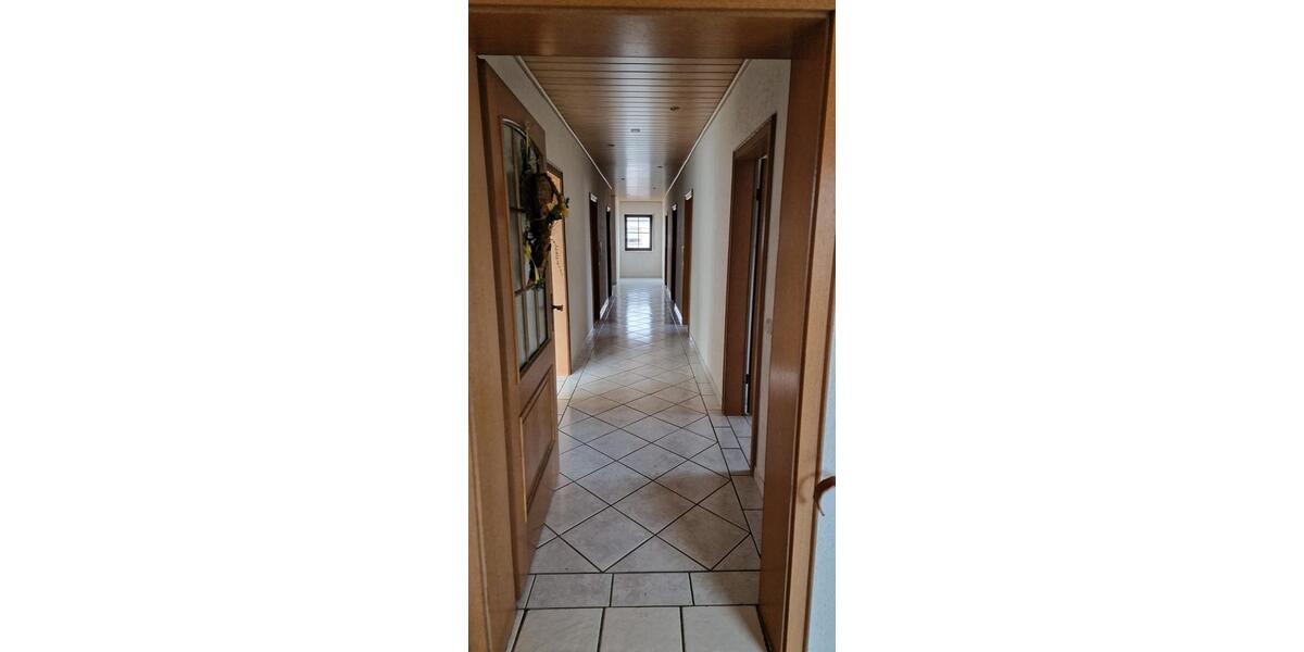 Etagenwohnung Nalbach - 5 Zimmer, 186 m&sup2;, 900&euro; | Angebot:25856540