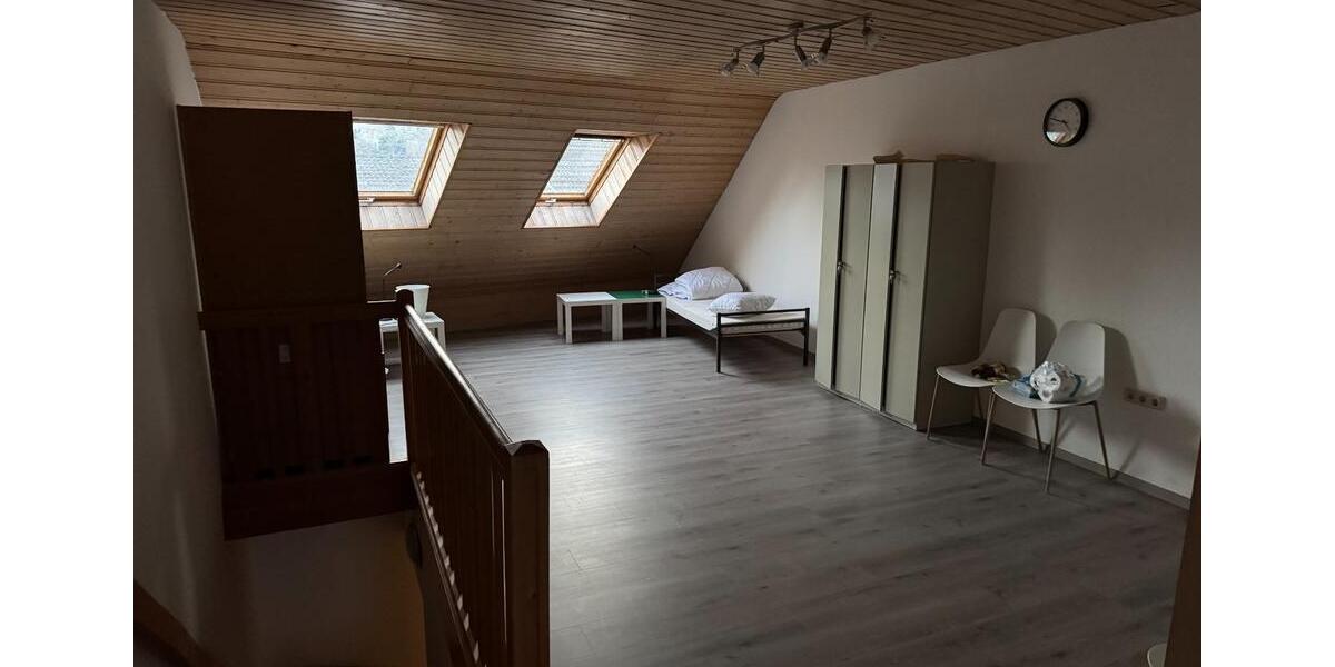 Großzügige 6-Zimmer-Wohnung ca. 140 m² teilmöbliert 6 zimmer