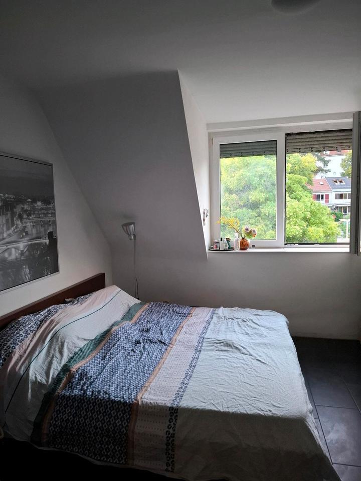 schönes WG-Zimmer in einer 3er-WG vollmöblierten Wohnung