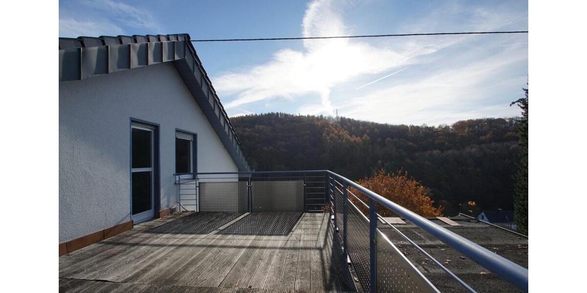 Dachgeschoßwohnung Netphen - 3 Zimmer, 88 m&sup2;, 840&euro; | Angebot:25023201