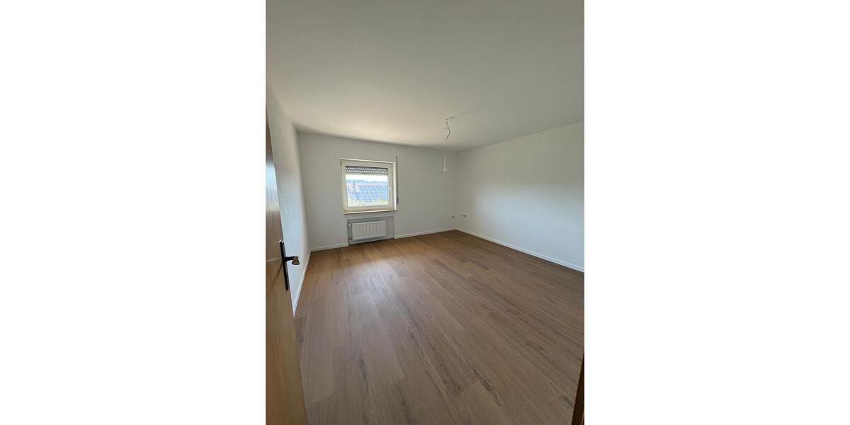 Erdgeschoßwohnung Lauda-Königshofen Königshofen - 3 Zimmer, 95 m&sup2;, 900&euro; | Angebot:26693294