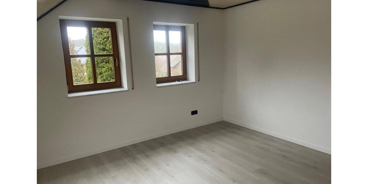 Helle 3 Zimmer DG Wohnung mit Gehobener Ausstattung 3 zimmer