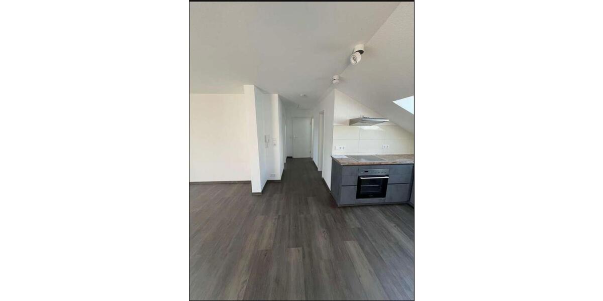 2 Zimmer Dachgeschosswohnung mit Loggia 2 zimmer