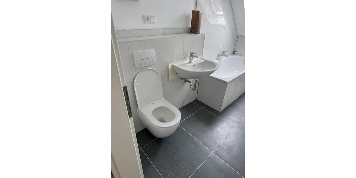 Dachgeschoßwohnung Essen Stadtbezirk III - 4 Zimmer, 102 m&sup2;, 850&euro; | Angebot:26539976