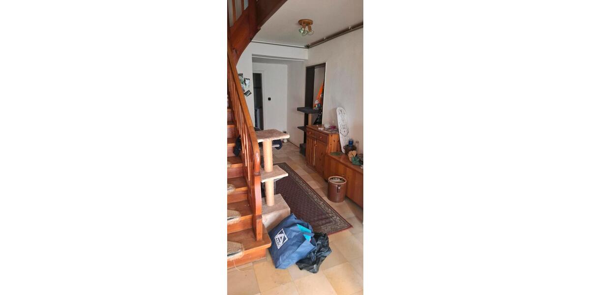 Hochparterre Ahnatal - 6 Zimmer, 140 m&sup2;, 1.200&euro; | Angebot:26581586
