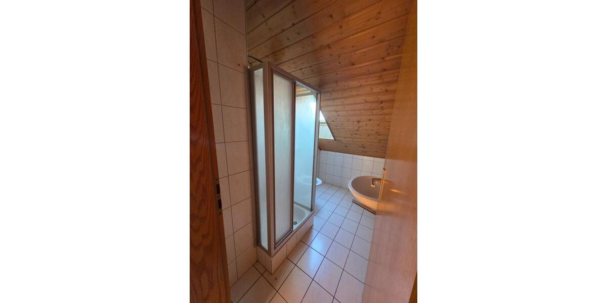 Schöne Dachgeschosswohnung in zentraler Lage - Dachgeschoßwohnung Florstadt | Angebot:24351624