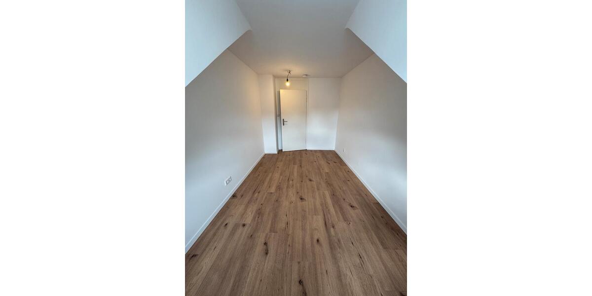 Dachgeschoßwohnung Nürnberg Altenfurt - 3 Zimmer, 75 m&sup2;, 1.200&euro; | Angebot:26049421