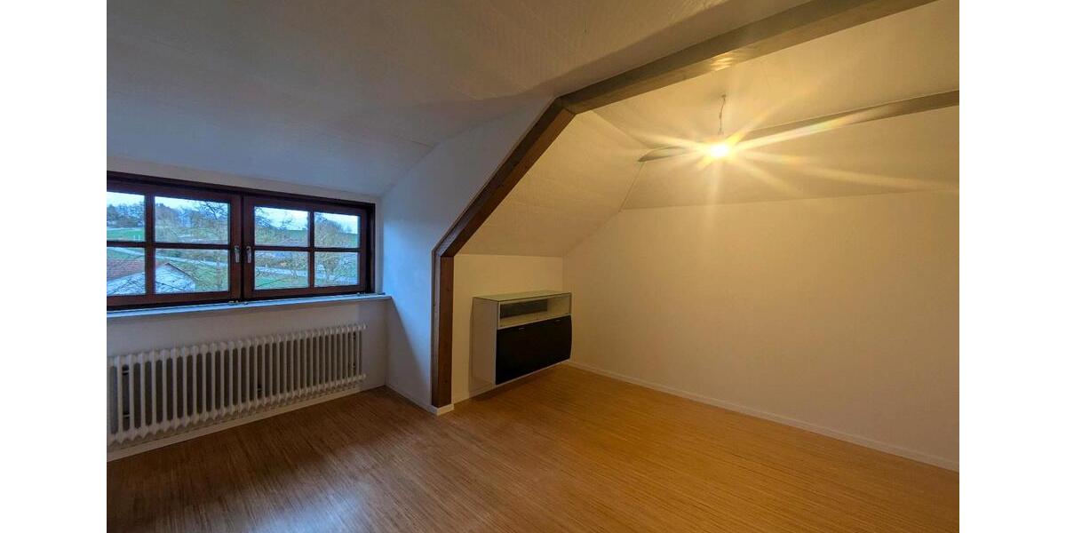 Dachgeschoßwohnung Geisenhausen - 2 Zimmer, 67 m&sup2;, 700&euro; | Angebot:26041342