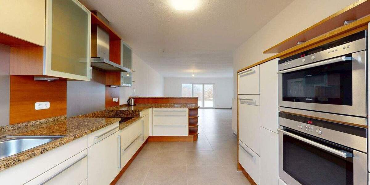 Reihenmittelhaus Frankfurt am Main Preungesheim - 5 Zimmer, 226 m&sup2;, 2.950&euro; | Angebot:25152532