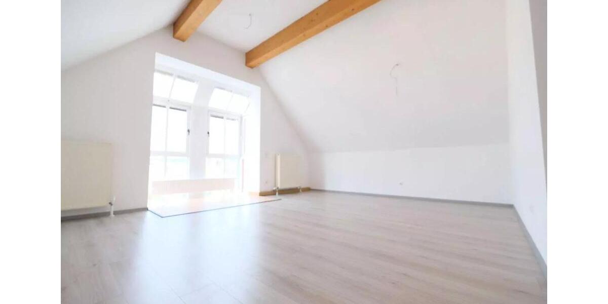 Dachgeschoßwohnung Deggendorf - 3 Zimmer, 66 m&sup2;, 700&euro; | Angebot:26697463