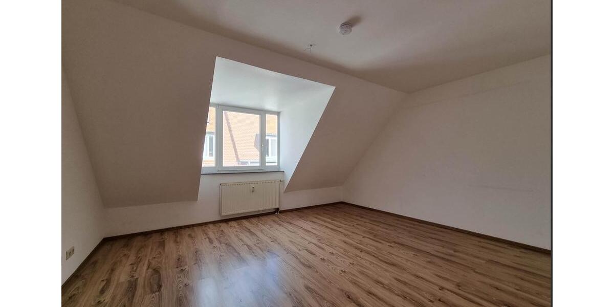 Dachgeschoßwohnung Rötha - 4 Zimmer, 127 m&sup2;, 1.260&euro; | Angebot:24548496