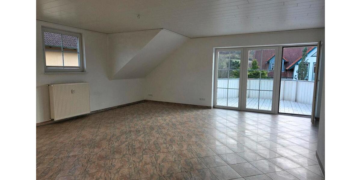 Dachgeschoßwohnung Burghaun - 3 Zimmer, 104 m&sup2;, 790&euro; | Angebot:25640887