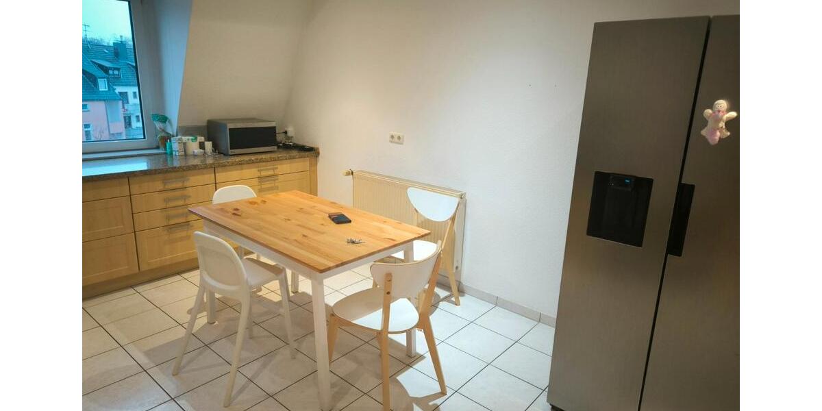 Dachgeschoßwohnung Essen Stadtbezirk III - 4 Zimmer, 145 m&sup2;, 1.200&euro; | Angebot:26521308
