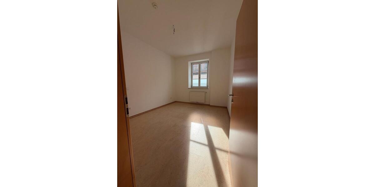 Etagenwohnung Neuötting - 2 Zimmer, 92 m&sup2;, 860&euro; | Angebot:26675800