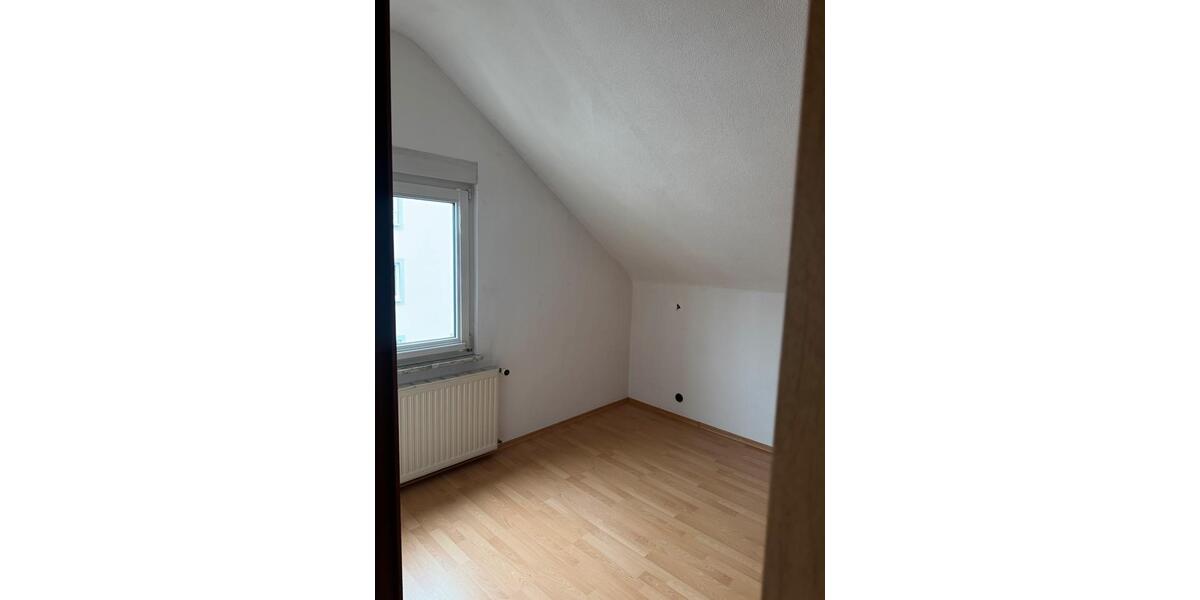 Dachgeschoßwohnung Gießen - 5 Zimmer, 105 m&sup2;, 1.450&euro; | Angebot:24855375
