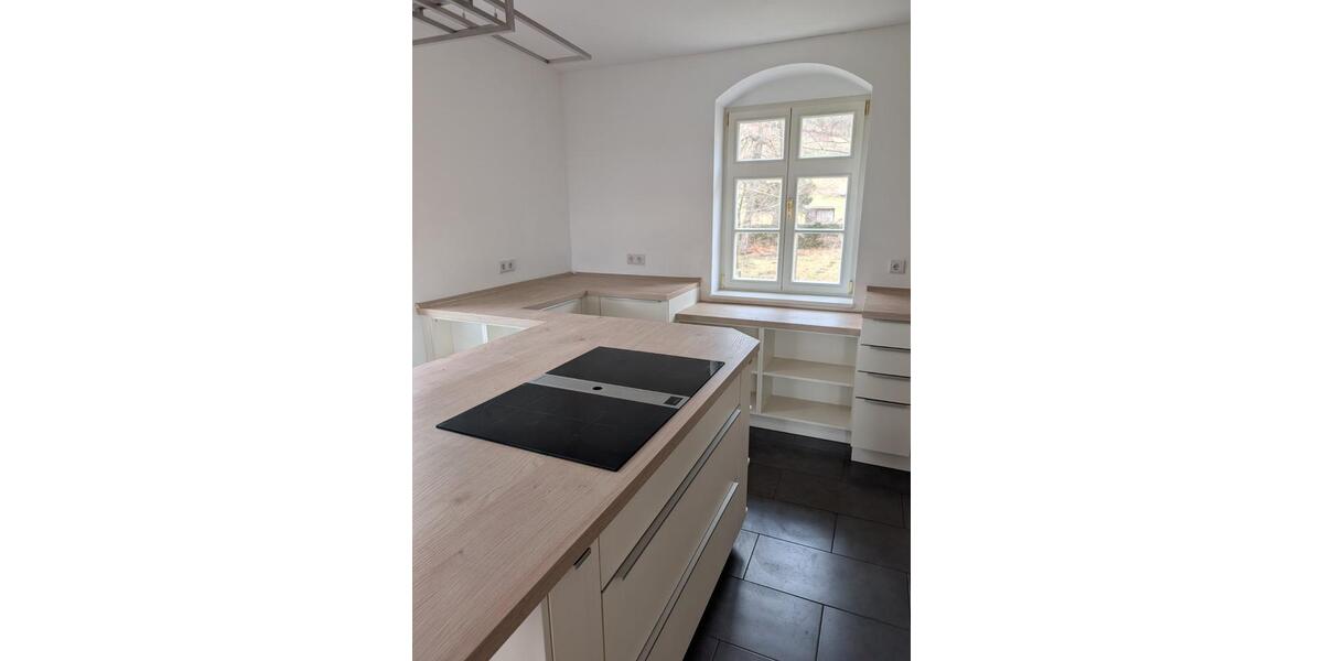 Etagenwohnung Radebeul - 3 Zimmer, 151 m&sup2;, 1.950&euro; | Angebot:25120921