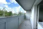 Modern geschnittene 3-Raum-Wohnung mit verglastem Balkon