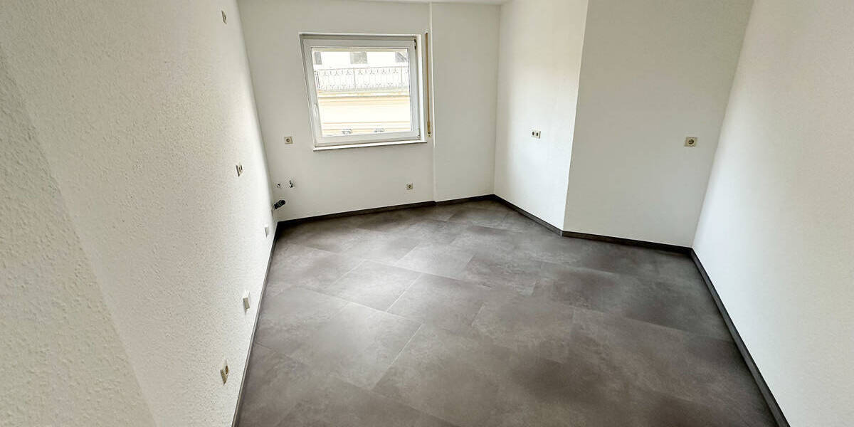 Etagenwohnung Glauchau - 2 Zimmer, 79 m&sup2;, 395&euro; | Angebot:25688144