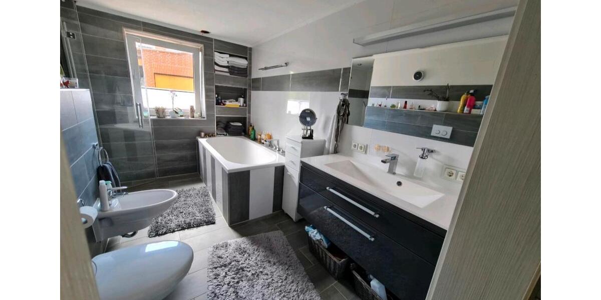 4 WG Zimmer oder komplettes Haus möbliert zu vermieten 4 zimmer