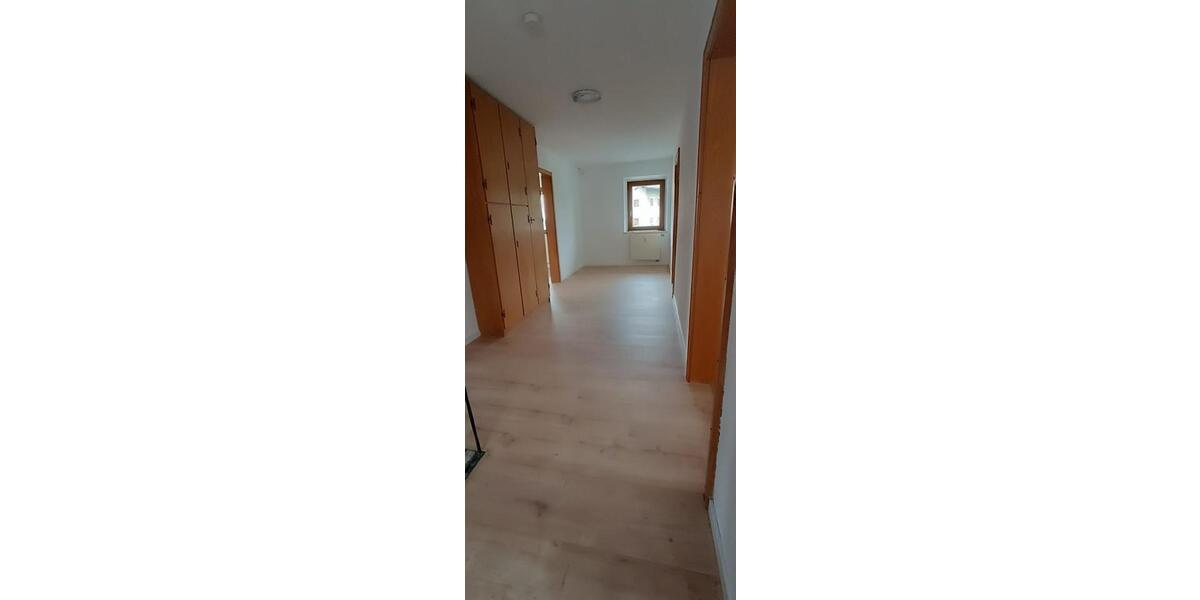Etagenwohnung Palling - 4 Zimmer, 136 m&sup2;, 980&euro; | Angebot:25235044