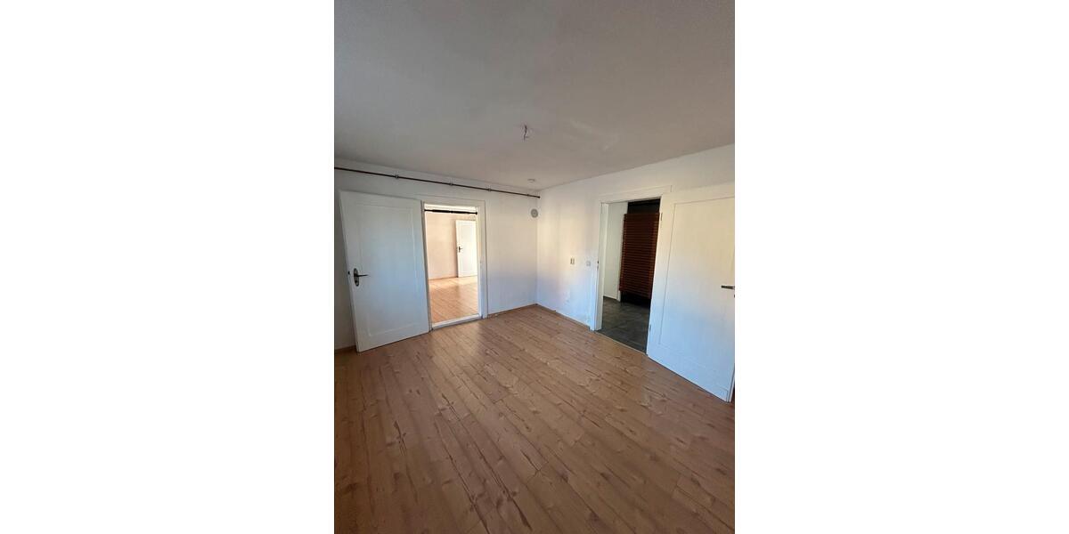 Etagenwohnung Jüterbog - 5 Zimmer, 150 m&sup2;, 950&euro; | Angebot:26682358
