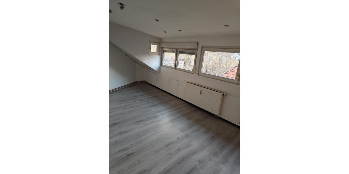 Dachgeschoßwohnung Burladingen - 3 Zimmer, 88 m&sup2;, 580&euro; | Angebot:25843397