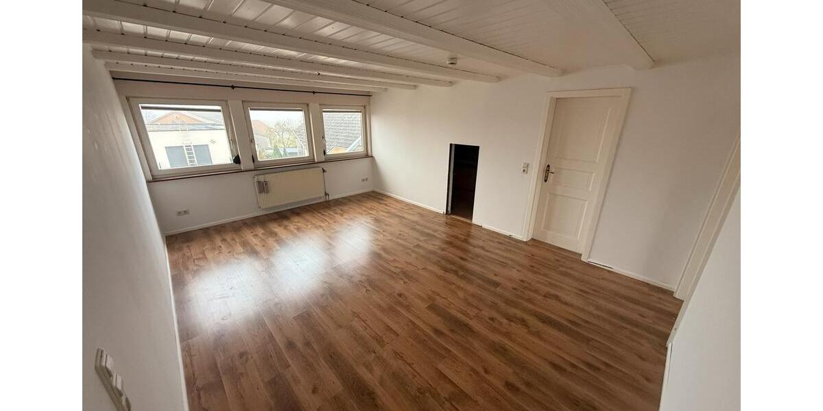Dachgeschoßwohnung Kehl - 3 Zimmer, 92 m&sup2;, 1.200&euro; | Angebot:24361363