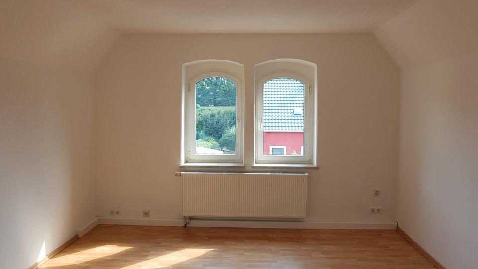 Dachgeschoßwohnung Bischofswerda - 2.5 Zimmer, 75 m&sup2;, 420&euro; | Angebot:26688574