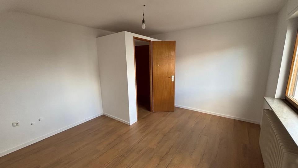 Dachgeschoßwohnung Roßdorf - 4 Zimmer, 106 m&sup2;, 1.430&euro; | Angebot:25950864