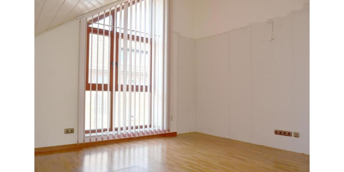 Dachgeschoßwohnung Oberhausen Alt-Oberhausen - 3 Zimmer, 100 m&sup2;, 670&euro; | Angebot:24739689