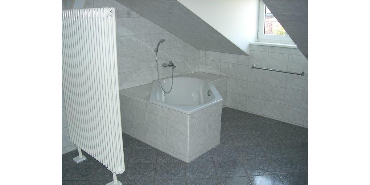 Dachgeschoßwohnung Schwerin Altstadt - 4 Zimmer, 120 m&sup2;, 900&euro; | Angebot:25783037