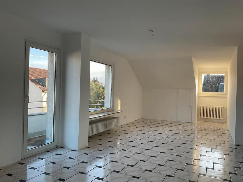 Attraktive Dachgeschosswohnung mit 2 Balkonen zimmer