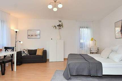 Renovierte und neu möblierte Wohnung mit Terrasse und TG-Stellplatz in Böblingen 1 zimmer