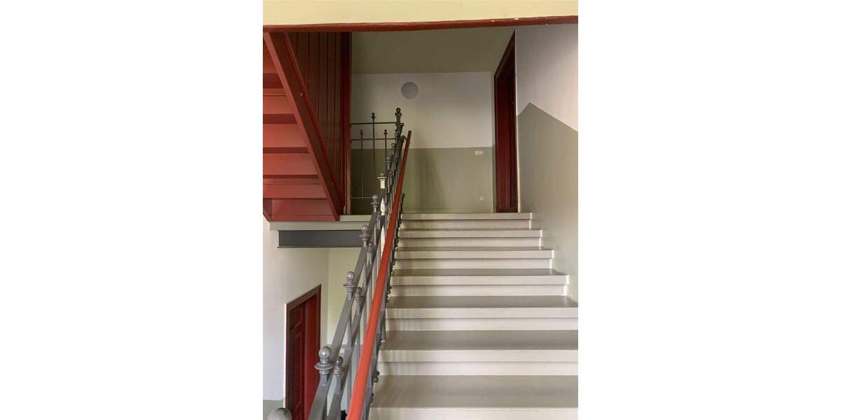 DG 3-Zimmer mit Balkon, Wanne, Abstellraum und Laminat in ruhiger Lage! EBK mgl. 3 zimmer