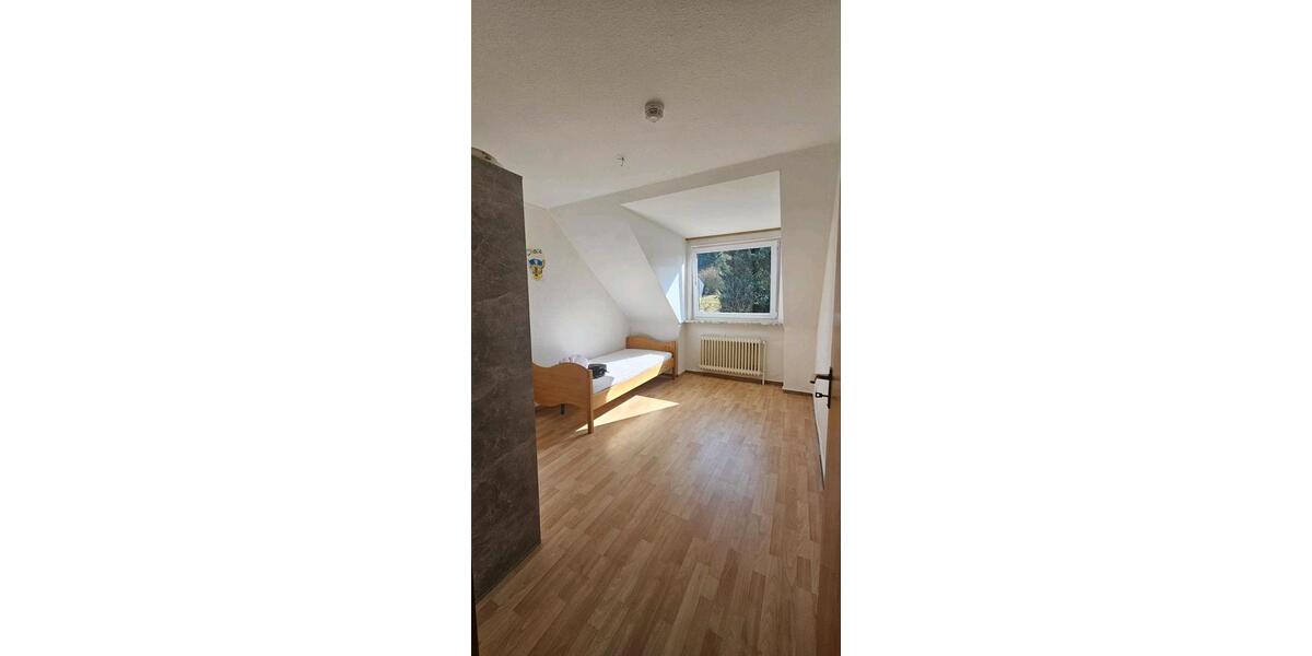 Dachgeschoßwohnung Niedenstein - 4 Zimmer, 120 m&sup2;, 1.050&euro; | Angebot:25833986