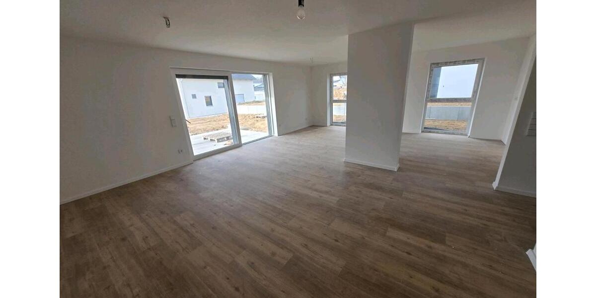 Erdgeschoßwohnung Buchen (Odenwald) - 4 Zimmer, 130 m&sup2;, 1.500&euro; | Angebot:25867109