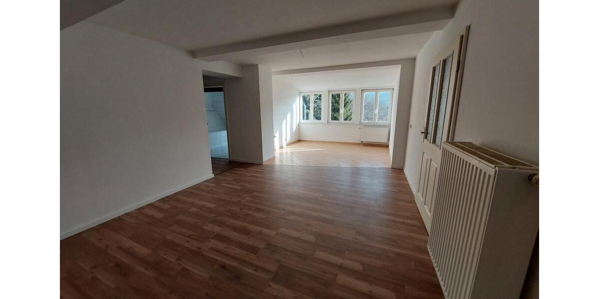 Etagenwohnung Roßwein - 3 Zimmer, 65 m&sup2;, 325&euro; | Angebot:19263247