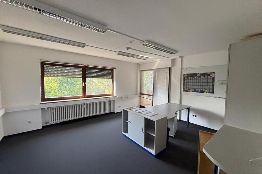 Büroflächen im Gewerbepark Rottendorf - Optional Hallenfläche buchbar - All-in-Miete zimmer