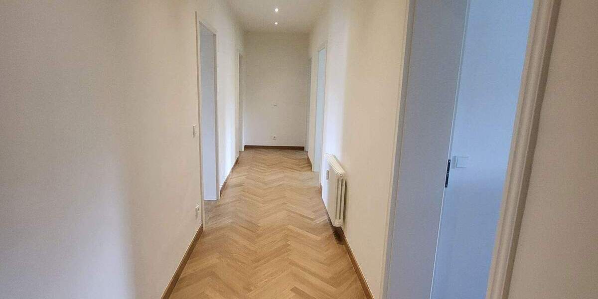 Hochwertige Sanierung im Zweitbezug - 4-Raum-Wohnung - Tageslichtbad, Gäste-WC, Parkett, Stellplatz 4 zimmer