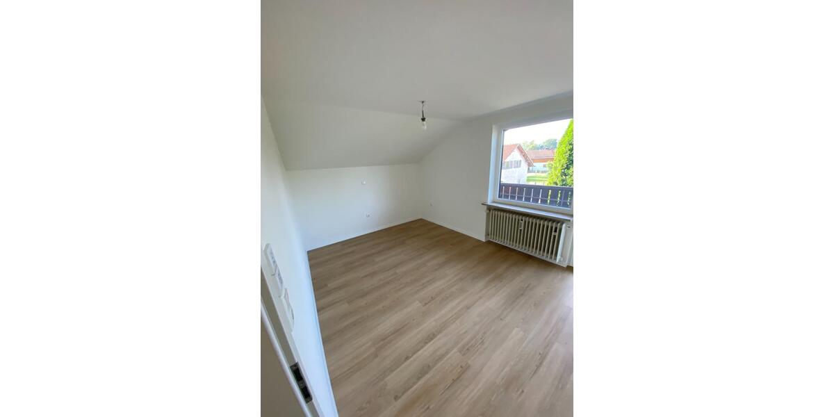 Attraktive 4,5-ZKB-Wohnung, frisch saniert mit großem Balkon 4.5 zimmer