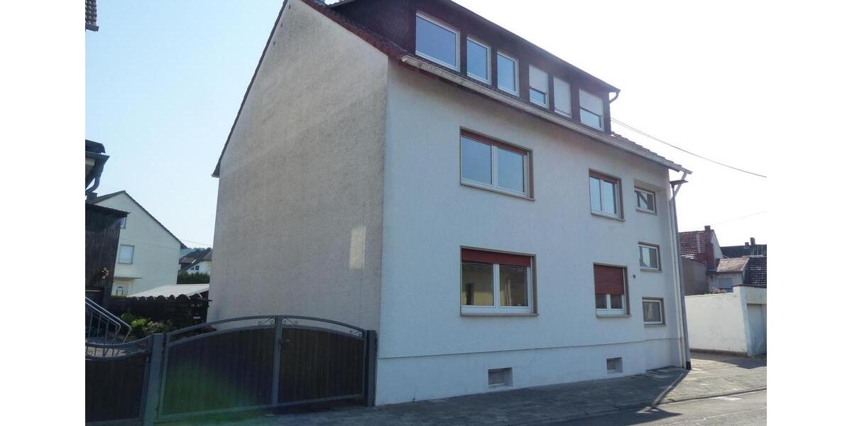 Helle, modernisierte 3-Zimmer Wohnung im DG mit Garage 3 zimmer